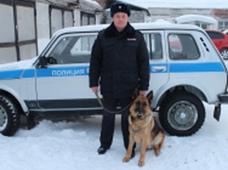 В Топкинском районе служебная овчарка помогла полицейским раскрыть кражу из магазина 