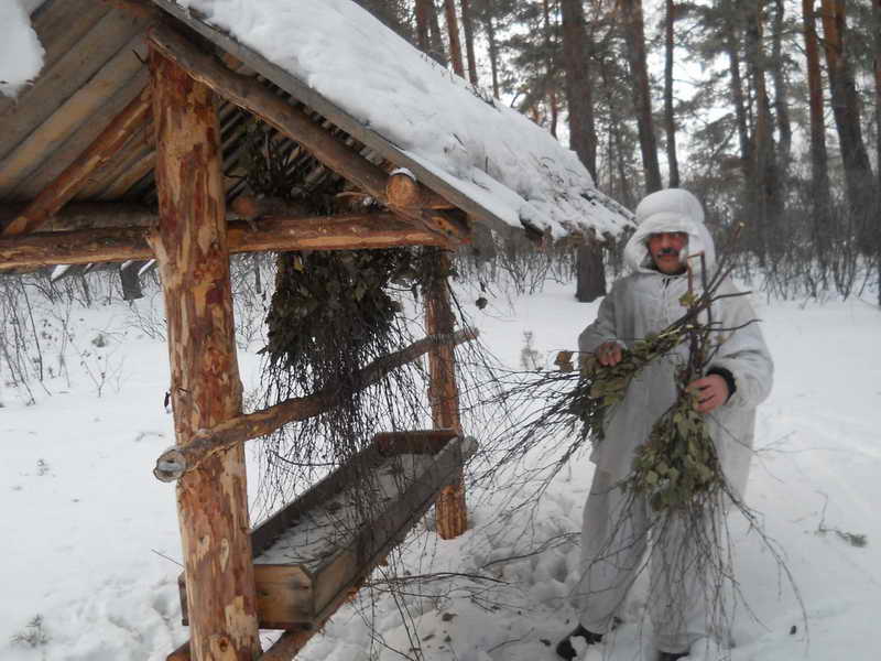 Сено, зерно, соль и корнеплоды заготовлены в Кузбассе для подкормки косуль, кабанов и маралов