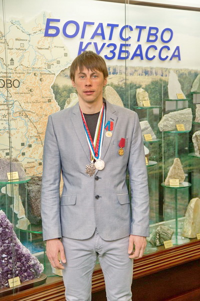 Александр Бессмертных награжден медалью «За честь и мужество» 