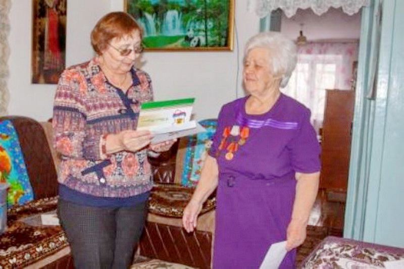 Труженик тыла, ветеран труда из Березовского отметила 90-летний юбилей