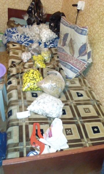 В Кемерово полицейские изъяли у организатора интернет-магазина около 4,5 килограммов синтетических наркотиков