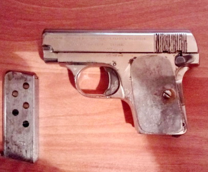 Кемеровчанка сдала в полицию пистолет марки «Браунинг» 1906 года выпуска