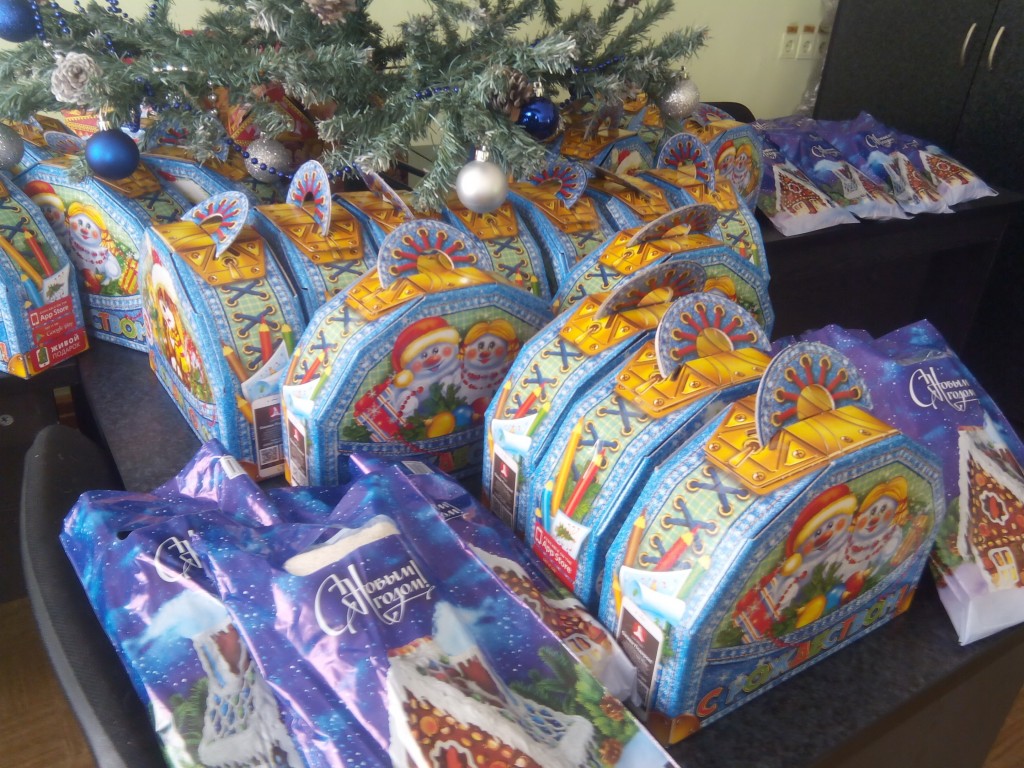 12 тыс. детей-инвалидов и воспитанников реабилитационных центров получат новогодние подарки от областных властей