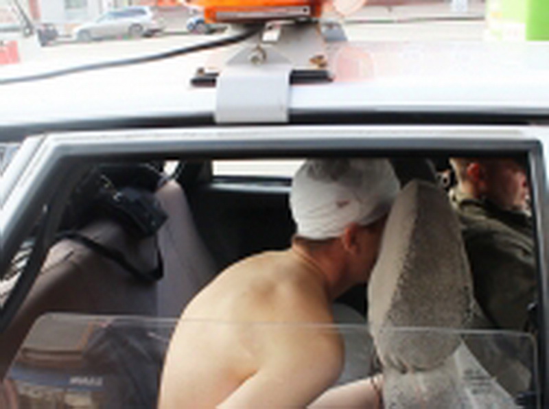 Житель Кемерово сбежал из больницы, угнал машину и обнаженный появился в общественном месте