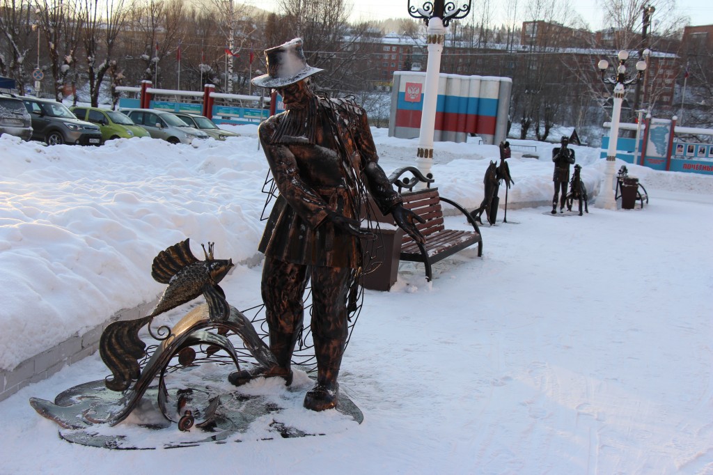 Скульптурная композиция, созданная по мотивам «Сказки о рыбаке и рыбке» А.С. Пушкина, установлена в Таштаголе
