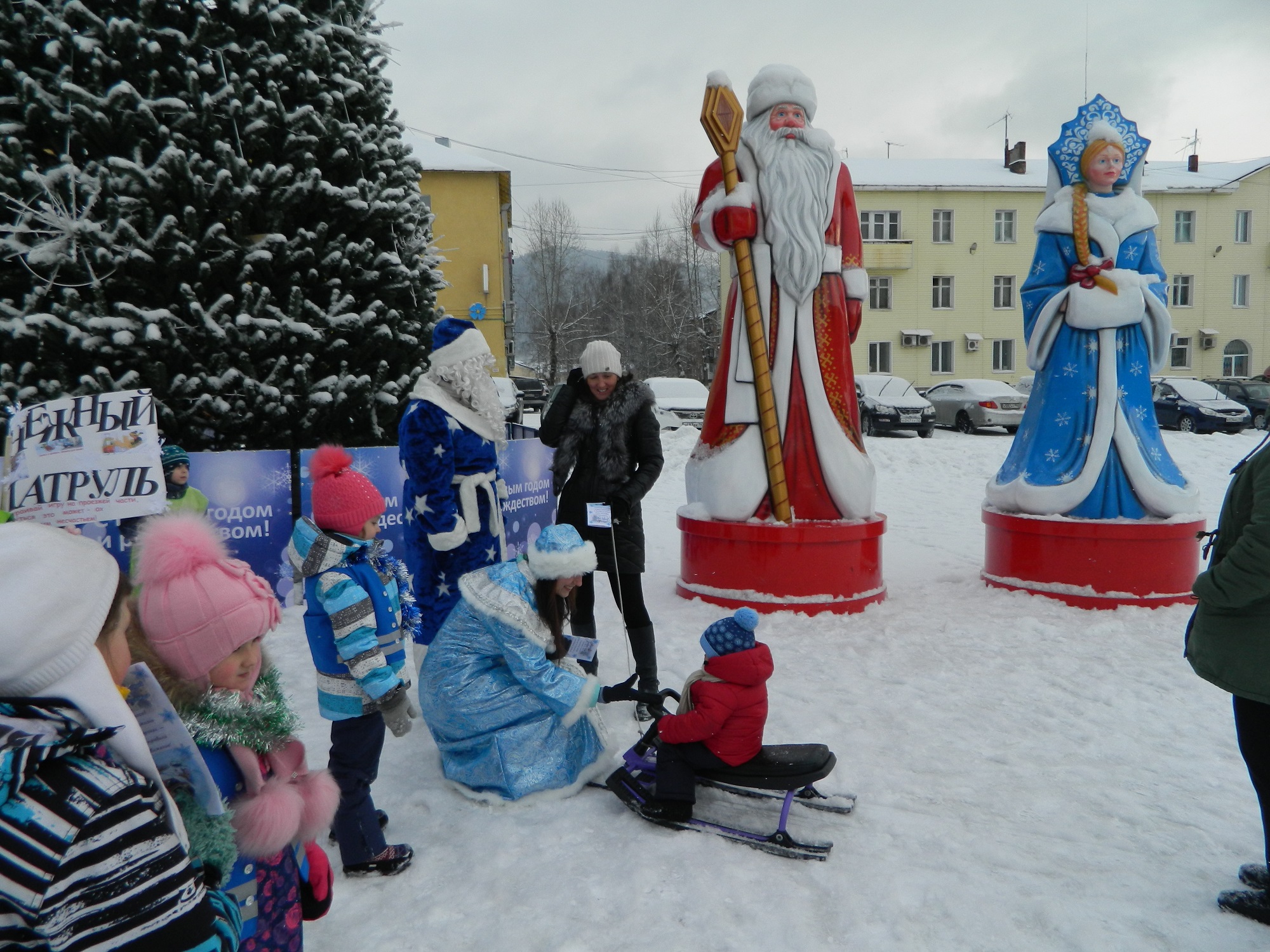 В Кузбассе участники «Снежного патруля» напоминают об опасности стихийных горок