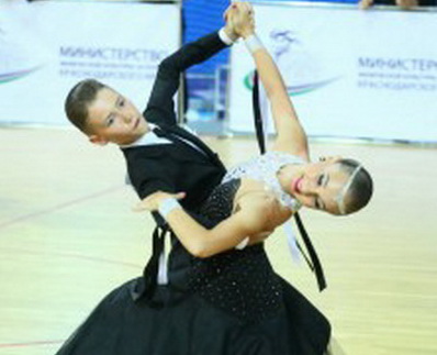 Новокузнечане выиграли «золото» на соревнованиях по танцевальному спорту в Москве