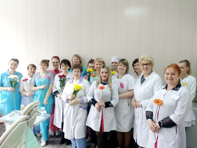 Медицинские сестры принимают поздравления с профессиональным праздником