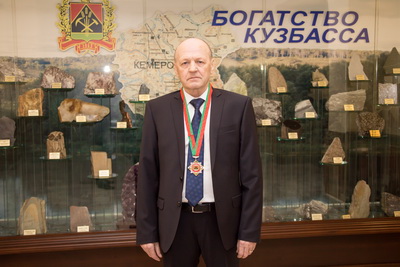 Заслуженный специалист Кемеровского механического завода награжден Орденом Почета Кузбасса