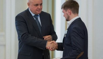 Сергей Цивилев наградил героев, спасших людей во время пожара в «Зимней вишне»