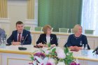 Медицинские работники принимают поздравления с профессиональным праздником
