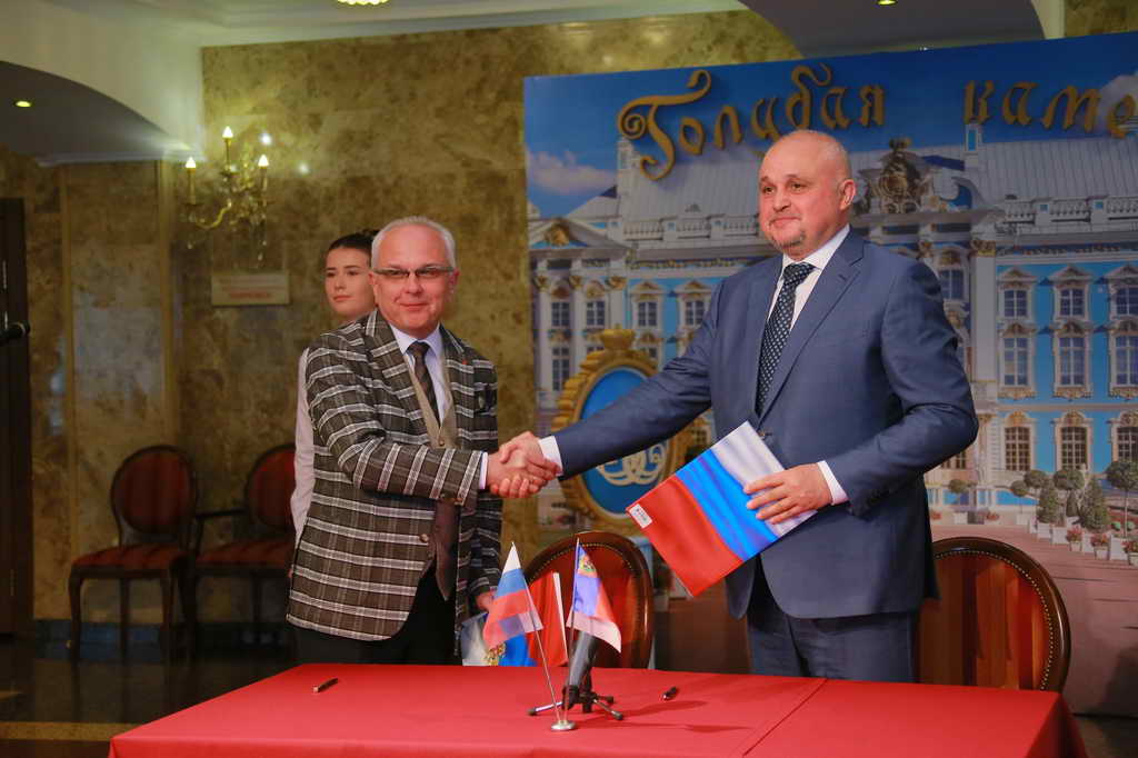 Подписаны соглашения о сотрудничестве между Правительством Кузбасса и деятелями культуры