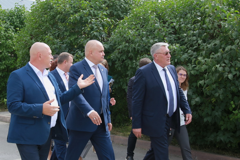 Сергей Цивилев в Полысаево посетил медицинские учреждения