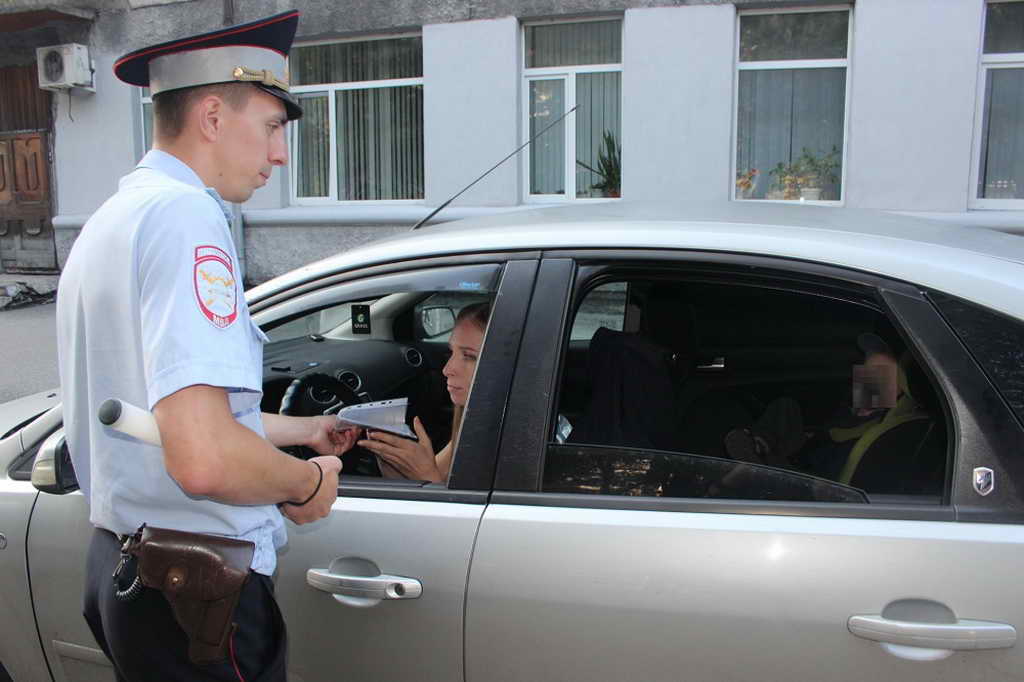 В Новокузнецке водителей проверили на соблюдение правил перевозки детей