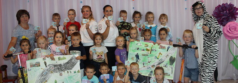В Новокузнецке дошкольники получили удостоверения «юных водителей»