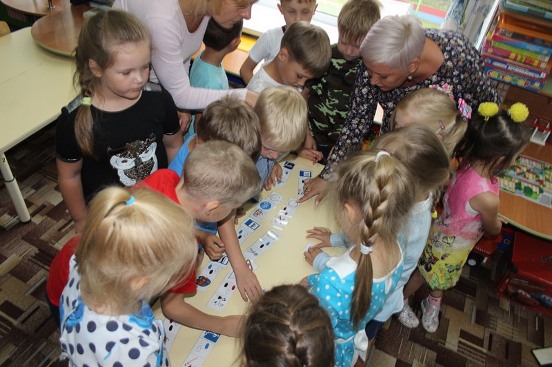 В Новокузнецке дошкольники получили удостоверения «юных водителей»