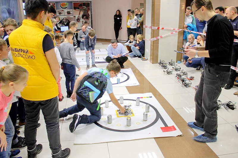 Определены победители открытого городского чемпионата по мобильной робототехнике