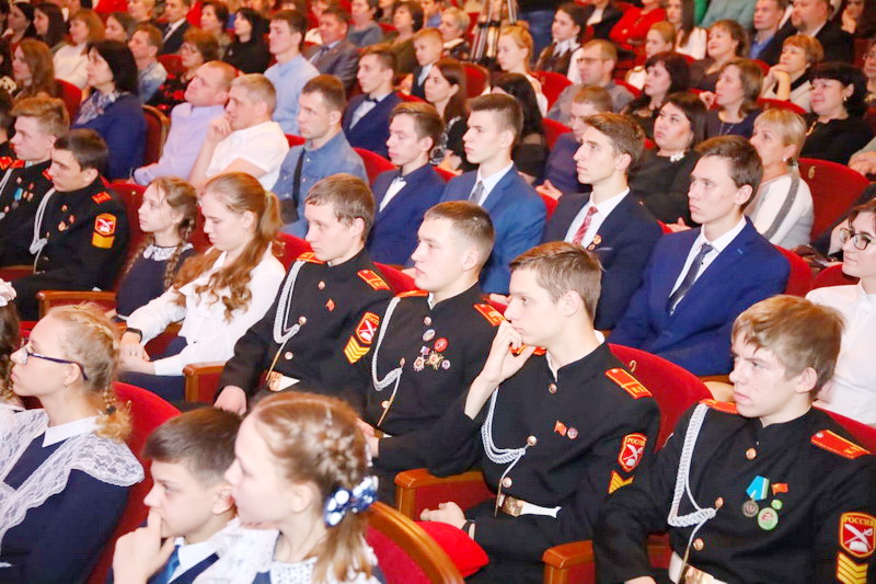 В Прокопьевске наградили лучших школьников, студентов, их педагогов и наставников
