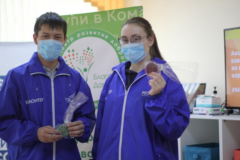 В Кемерово дети врачей передали мыло ручной работы волонтерам