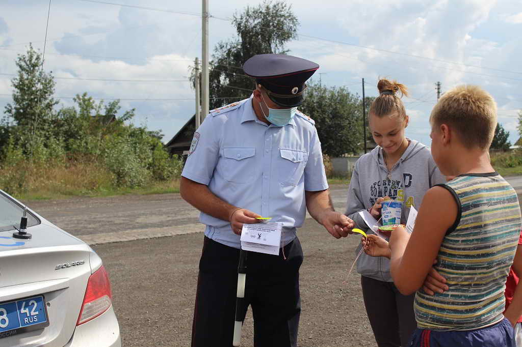 В Беловском районе полицейские напомнили юным пешеходам о соблюдении Правил дорожного движения