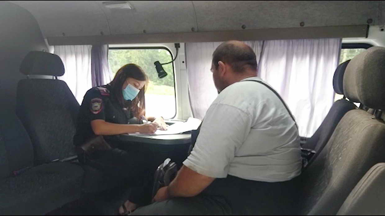 В Кемерове полицейские задержали автолюбителя, который управлял самосвалом по поддельному водительскому удостоверению
