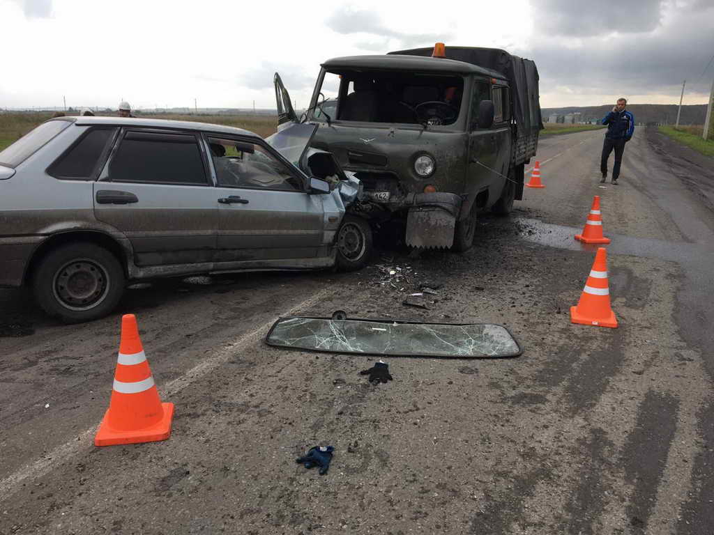 В Беловском районе полицейские устанавливают обстоятельства ДТП, в результате которого травмированы 5 человек