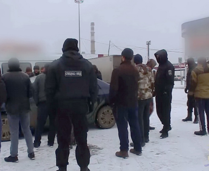 В Кемерове на рынке выявили мигранта-нарушителя