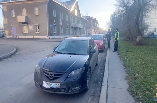 В Кемерово в ходе рейда полицейские эвакуировали 3 автомобиля