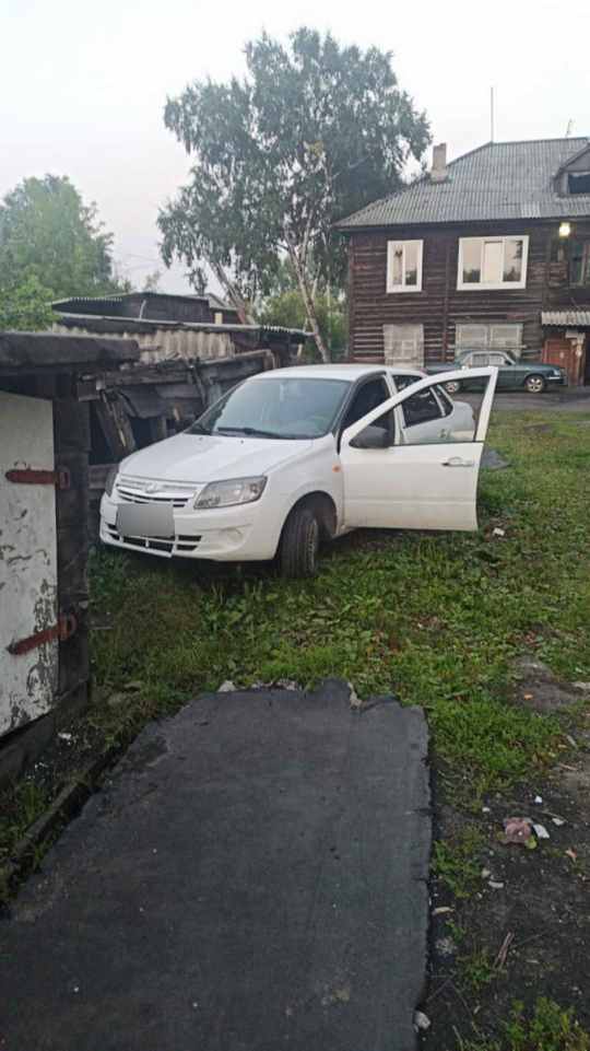 В Анжеро-Судженске инспекторы ГИБДД задержали подозреваемого в угоне автомобиля В Анжеро-Судженске инспекторы ГИБДД задержали подозреваемого в угоне автомобиля