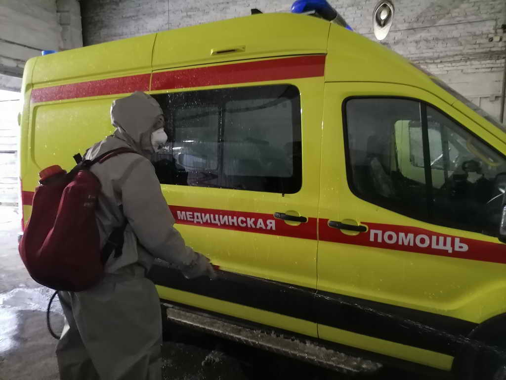 Пожарные-спасатели провели санобработку медицинских учреждений Осинниковского городского округа