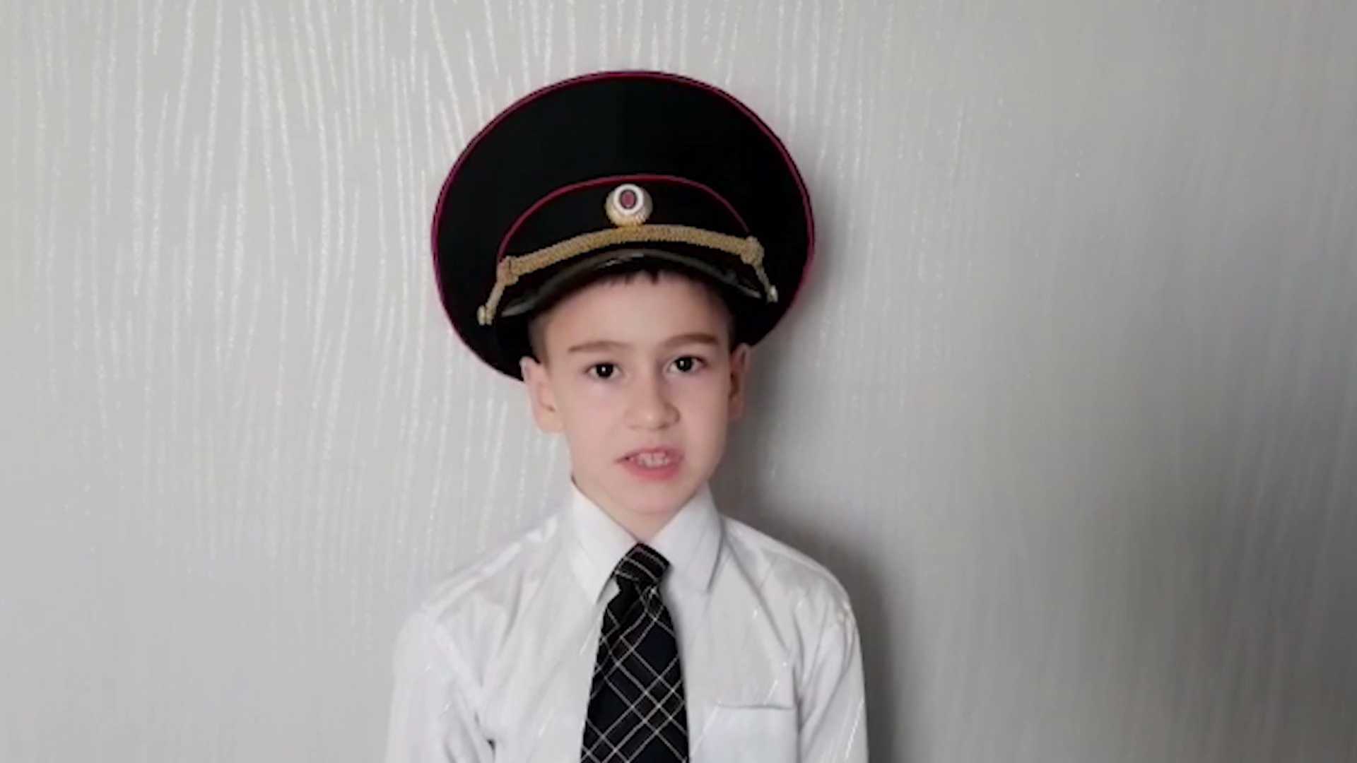 В Кемеровской области дети поздравили сотрудников полиции с профессиональным праздником В Кемеровской области дети поздравили сотрудников полиции с профессиональным праздником