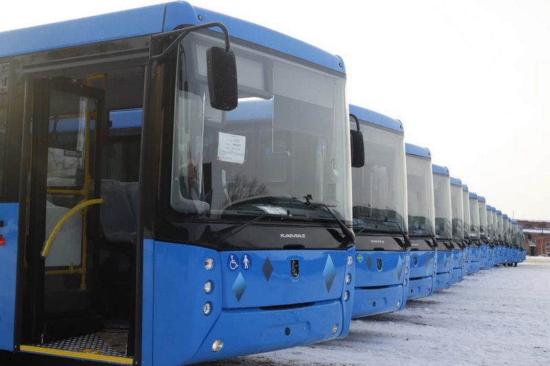 В Кузбасс поступили 18 городских и междугородных автобусов