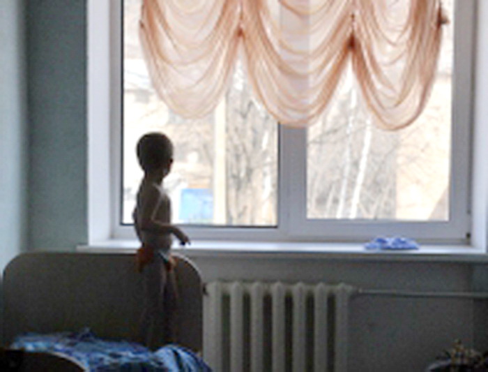 В Междуреченске проводится доследственная проверка по факту падения ребенка из окна