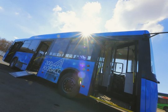 15 экологичных городских автобусов поступили в Кузбасс