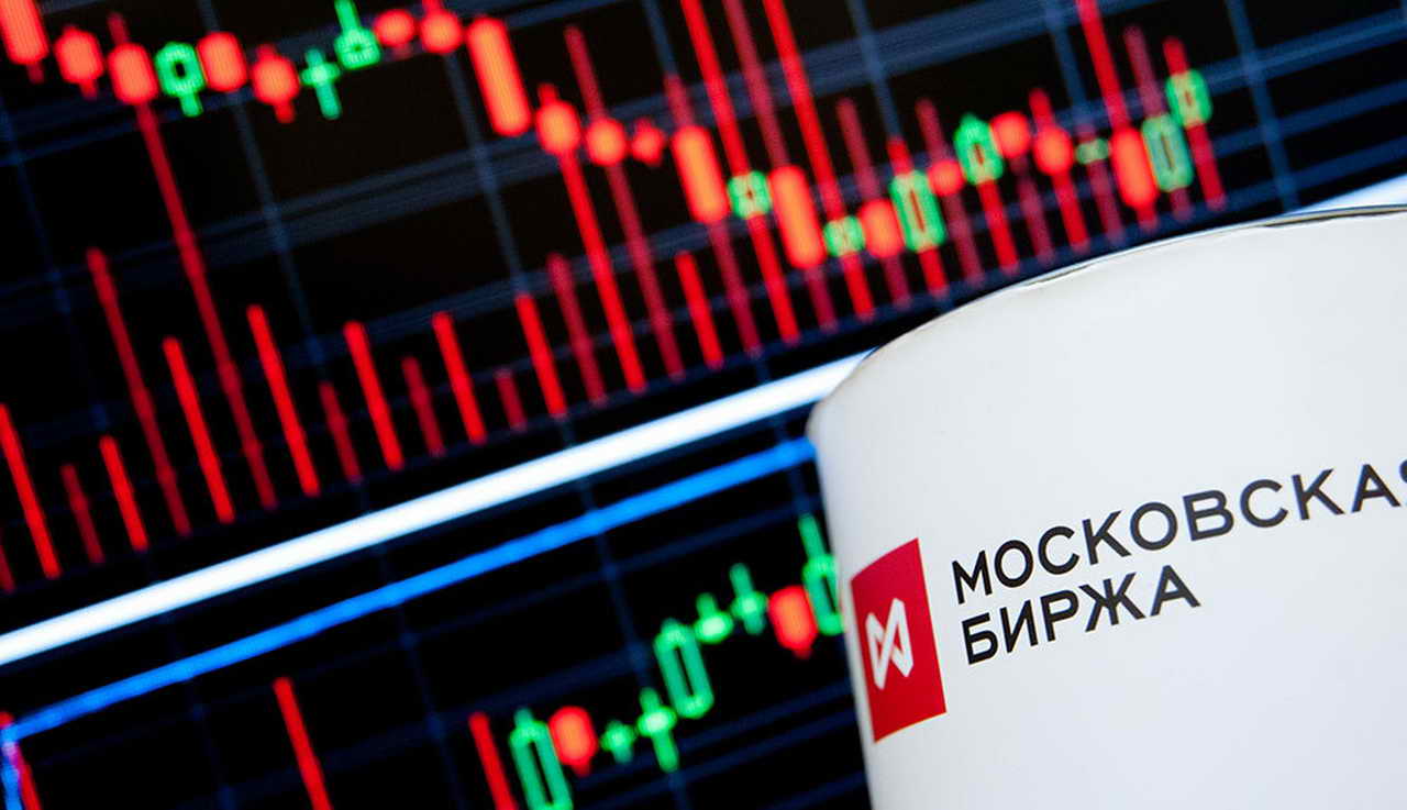 Статус российских акций: сырье восстанавливается, банки падают