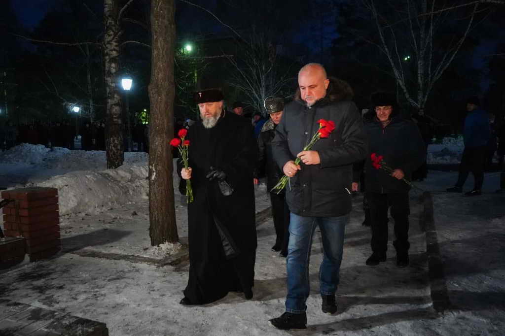 Кузбассовцы почтили память погибших на шахте «Листвяжная»