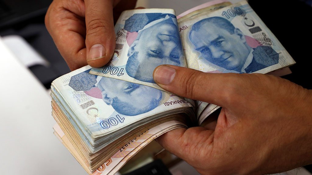 Турецкая национальная валюта упала до рекордных 15,21 лиры за $1