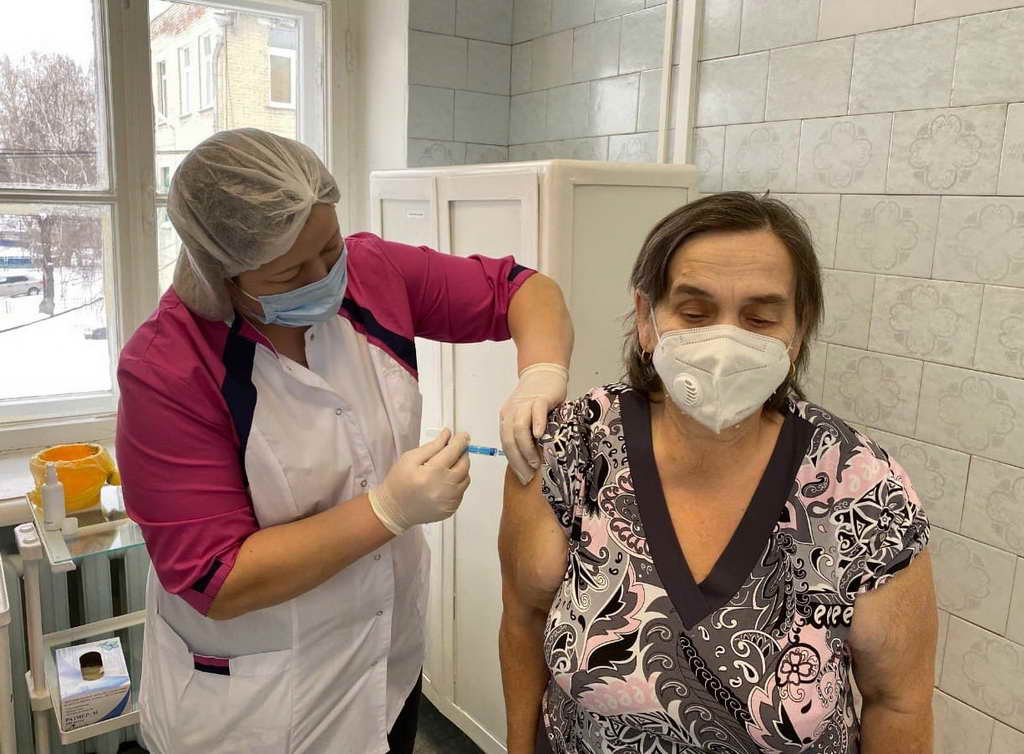 За неделю прививку от коронавируса в Кузбассе поставил 12571 человек