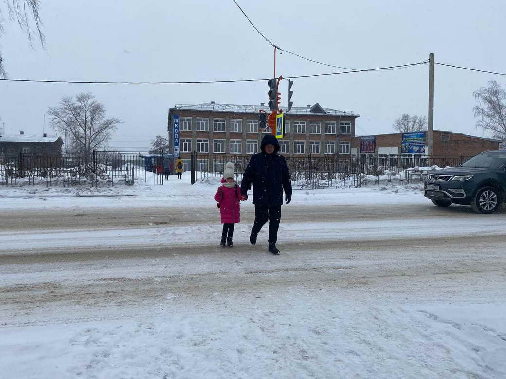 12 светофоров установят в Ленинске-Кузнецком в 2022 году на нерегулируемых пешеходных переходах у школ