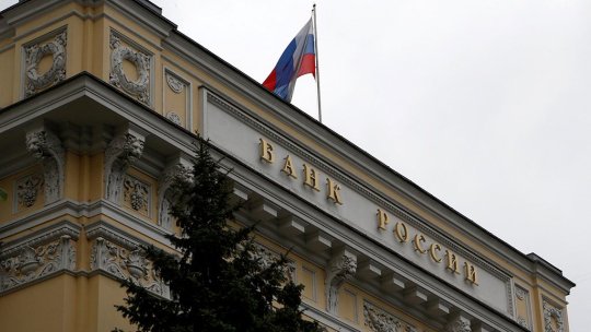 ЦБ ввел комиссию 30% для физлиц на покупку долларов и евро на бирже