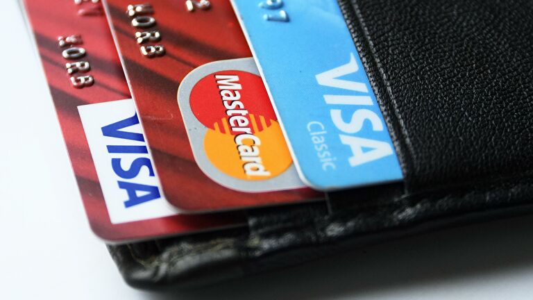 В России истекшие карты Visa и Mastercard перевыпустят на «Мире»