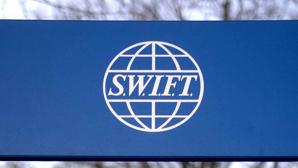 ЕС отключил от SWIFT семь попавших под санкции российских банков