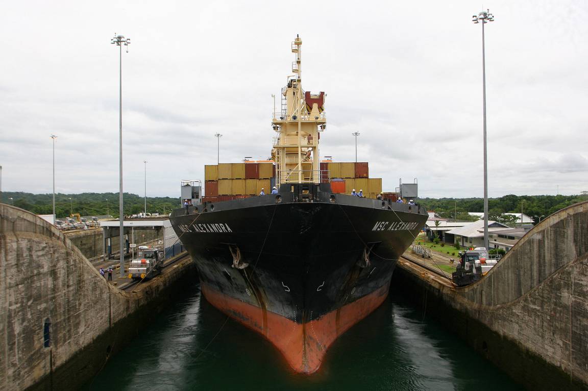 Администрация Панамского канала не будет препятствовать проходу российских судов
