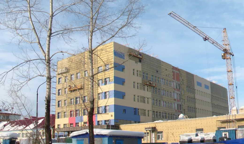 В Междуреченске продолжается строительство многопрофильной больницы и дамбы