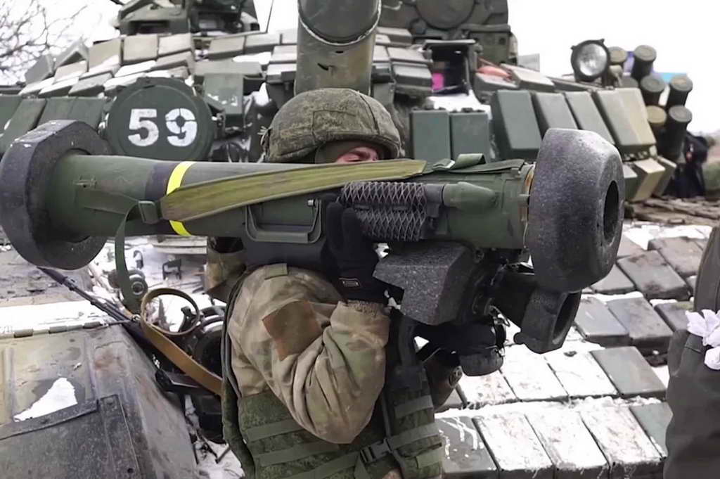 Захваченная украинская военная техника передается военнослужащим Луганской и Донецкой народных республик