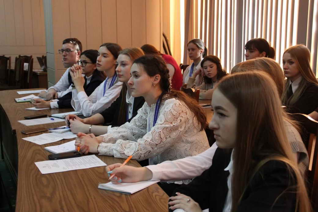 Кузбасские школьники обсудили тему новых возможностей в сфере занятости подростков в свободное время