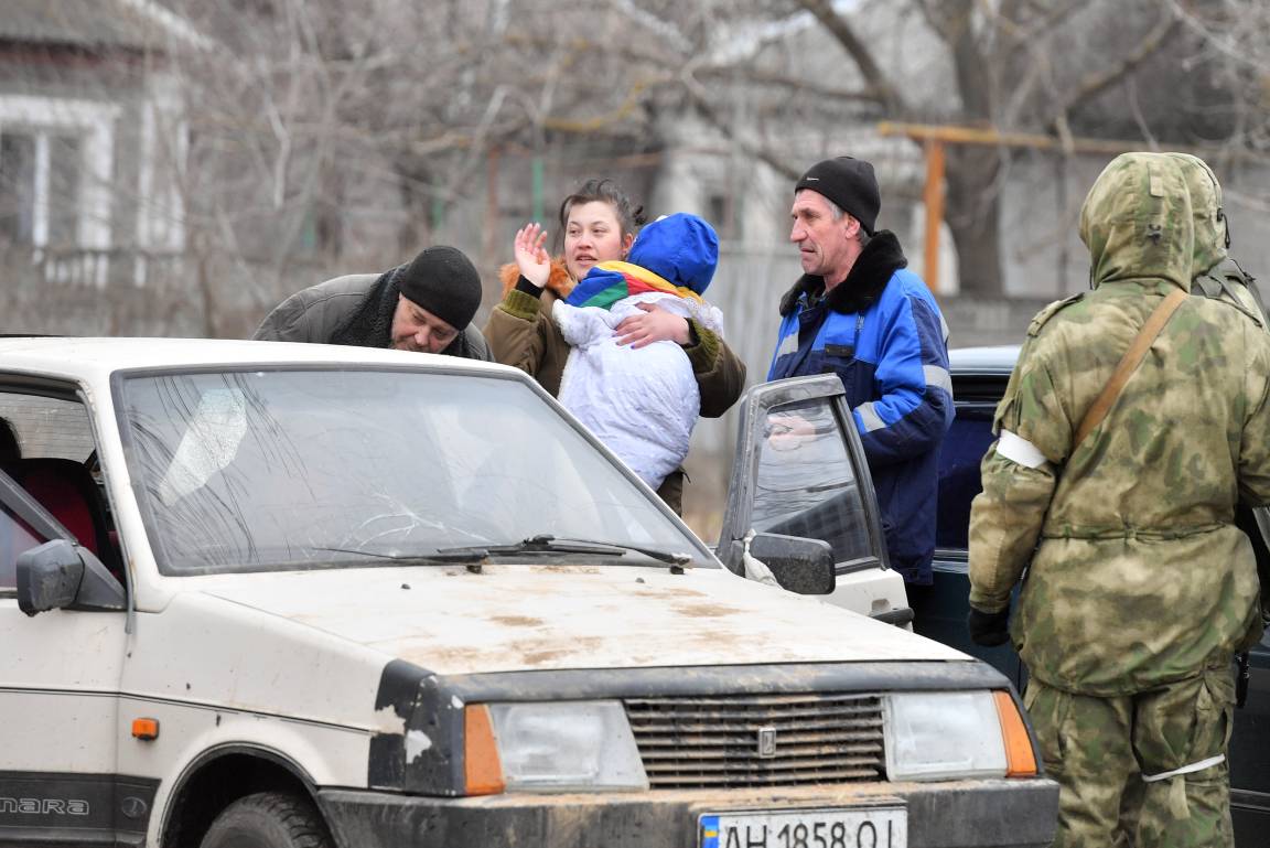 Минобороны: РФ за сутки эвакуировала более 16 тыс. человек из опасных районов Украины, ЛНР и ДНР