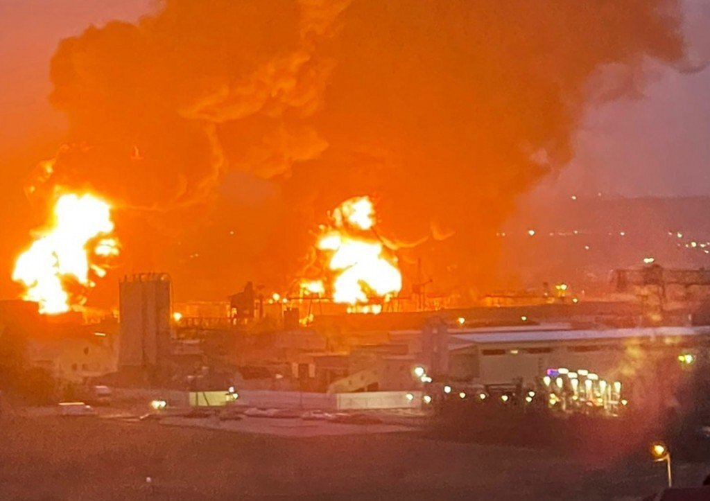 Пожар на нефтебазе в Белгороде произошел вследствие удара с вертолетов ВС Украины