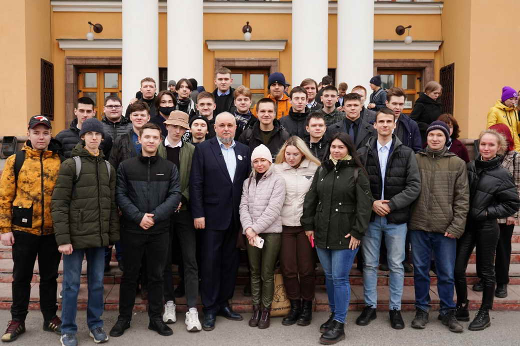 Студенты юга КуZбасса выразили поддержку армии России, которая проводит спецоперацию на Украине