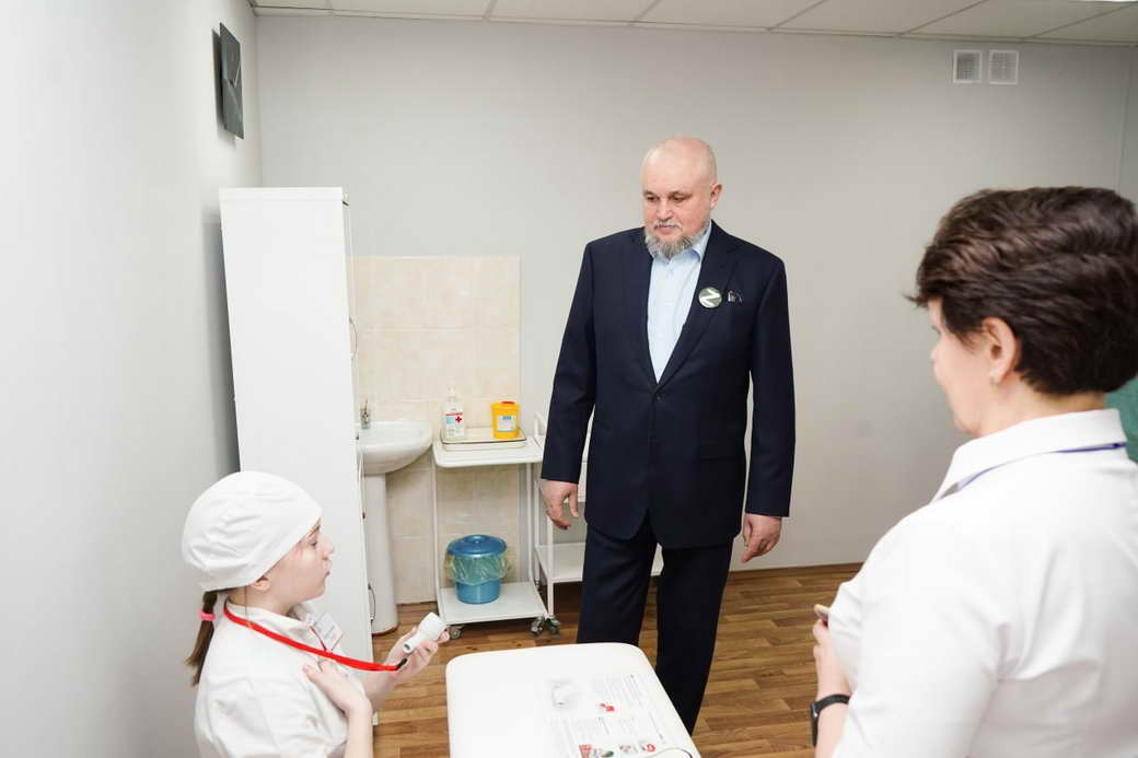 Сергей Цивилев рассказал о программе поддержки молодых специалистов студентам Беловского филиала медколледжа